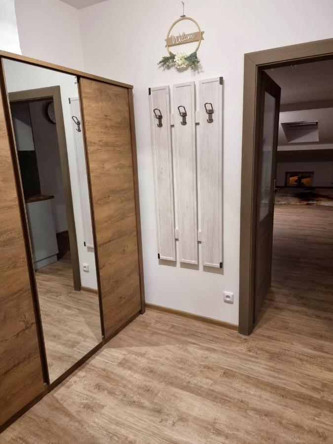 Podkrovni Studio Na Velkem Namesti S Wi-Fi Zdarma Hradec Králové Buitenkant foto