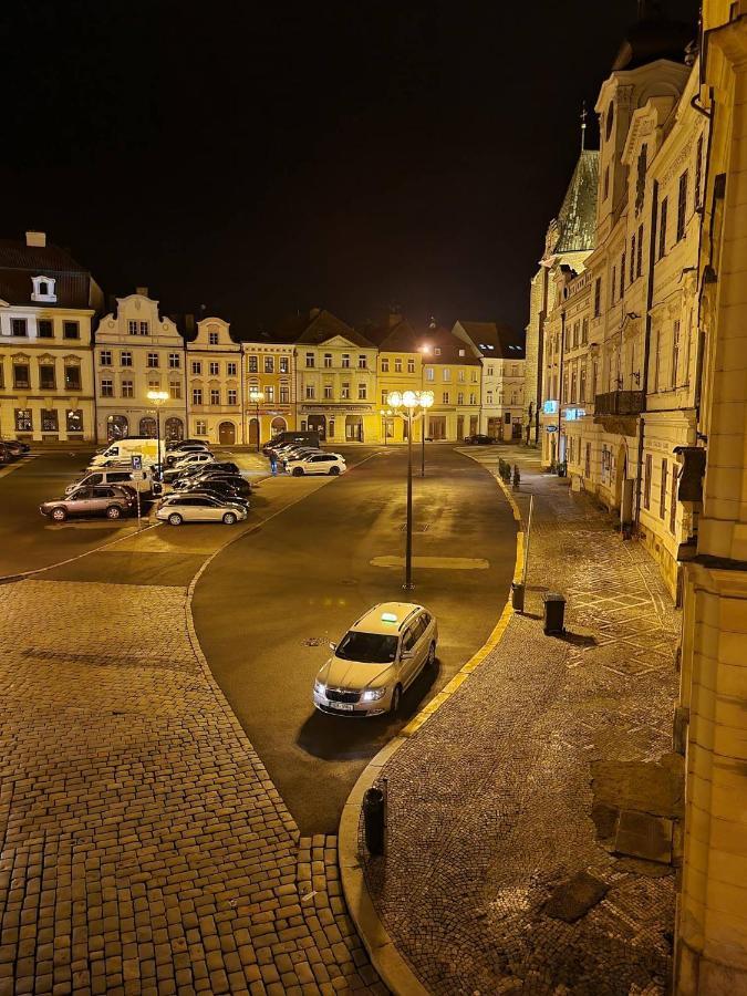 Podkrovni Studio Na Velkem Namesti S Wi-Fi Zdarma Hradec Králové Buitenkant foto