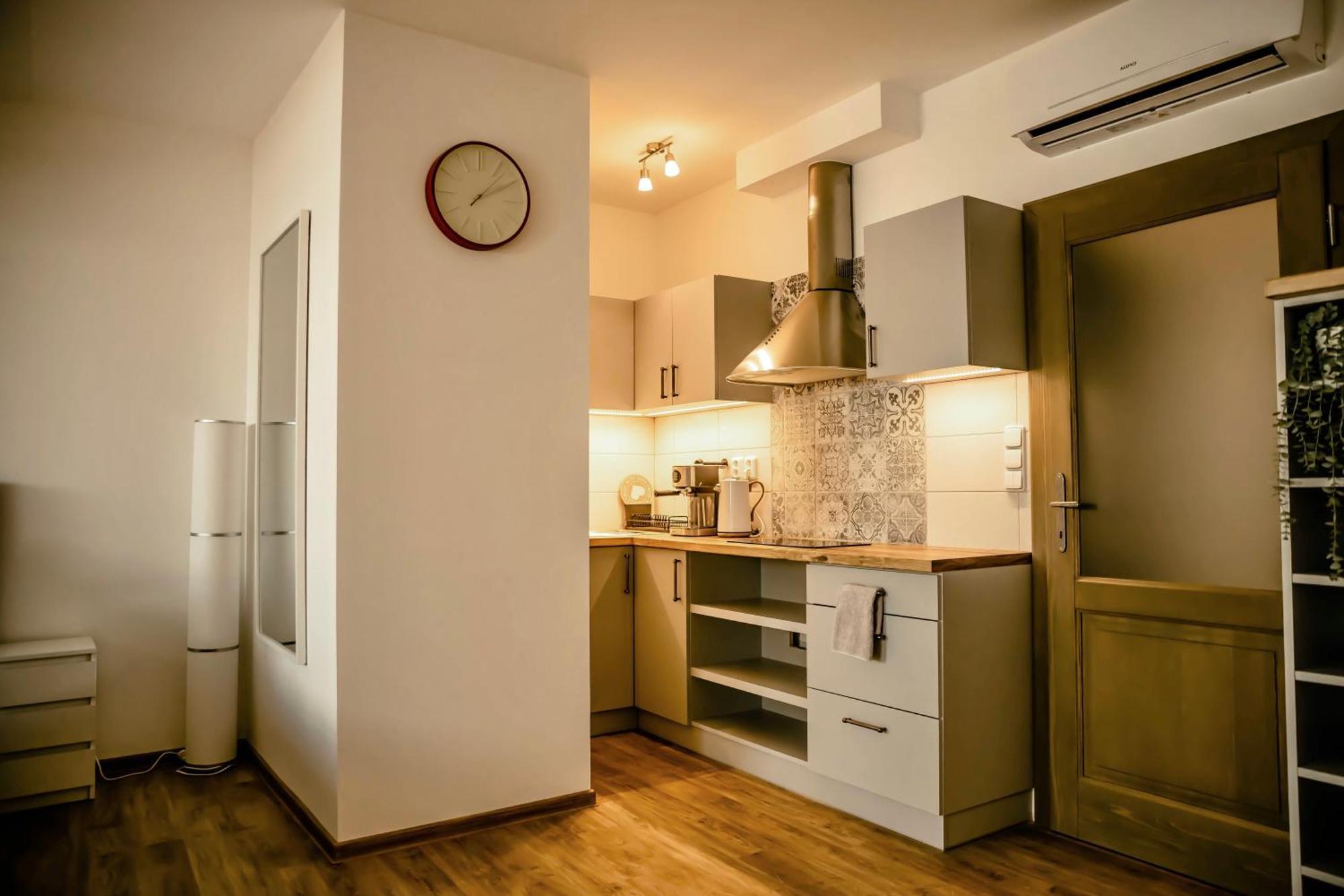 Podkrovni Studio Na Velkem Namesti S Wi-Fi Zdarma Hradec Králové Buitenkant foto